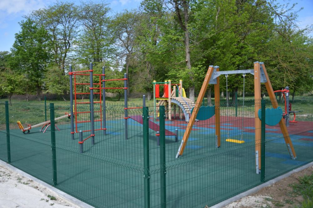 Детская площадка в Красногвардейское, Крым — фото 2