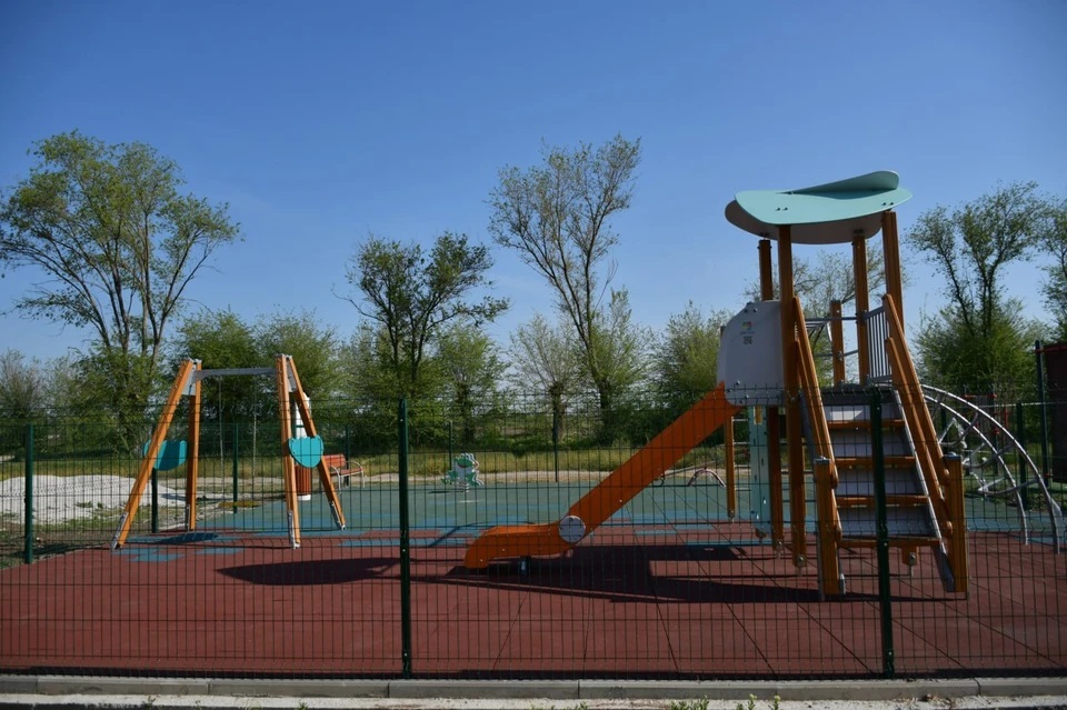 Детская площадка в Красногвардейское, Крым — фото 3