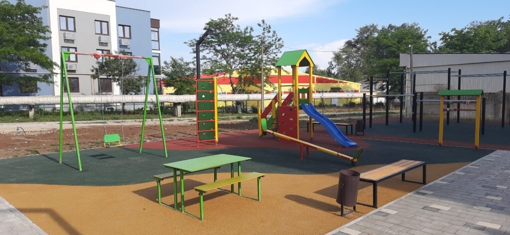 Детская площадка в Саки, Крым — фото 4