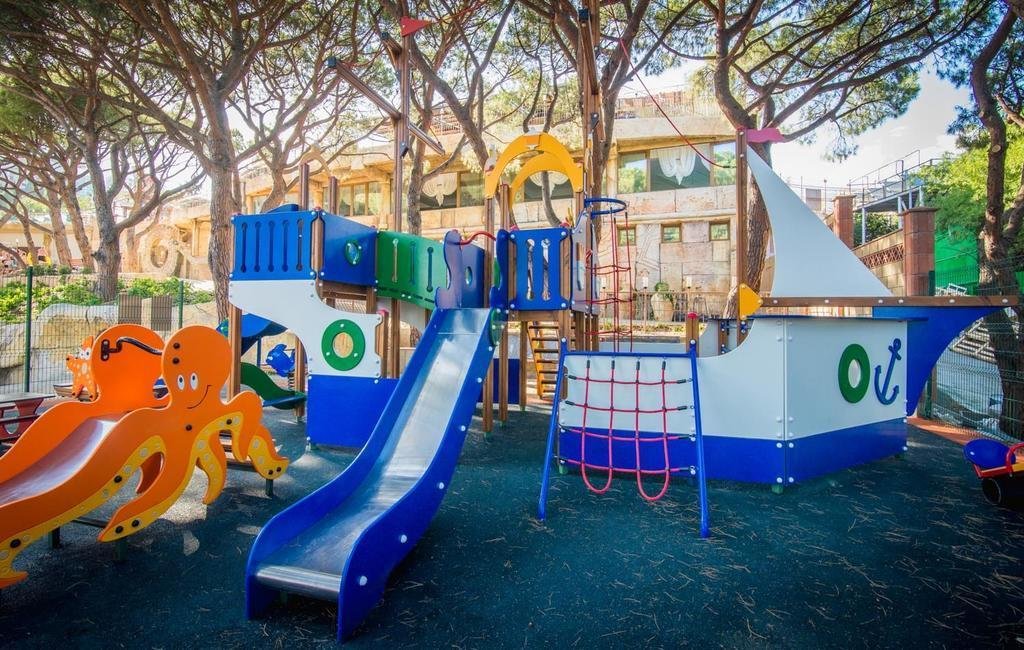 Детская площадка в Ялта, Крым — фото 3